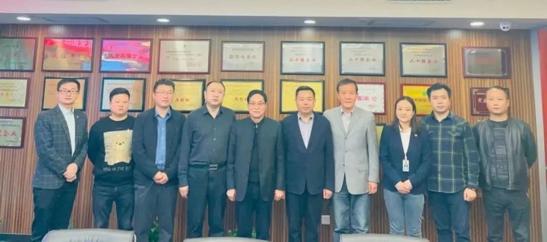 秦商百人會(huì)、西安建筑安裝協(xié)會(huì)蒞臨立豪集團(tuán)交流座談